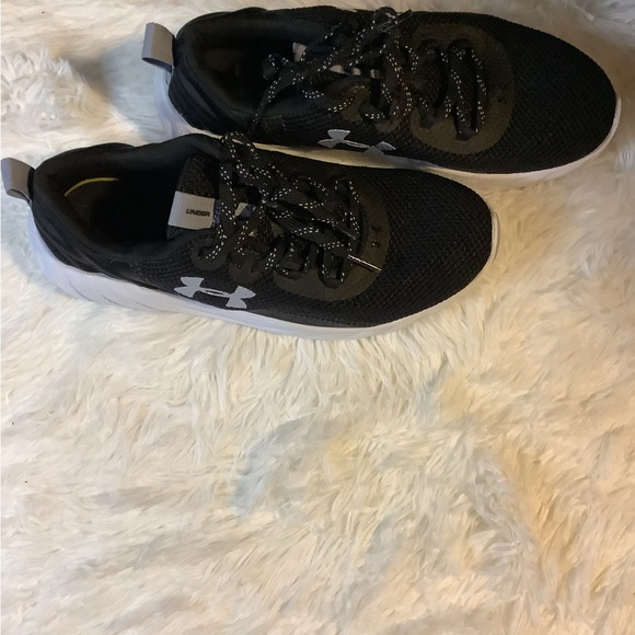 Gently worn black and silver Under Armour - Picture 2 of 7